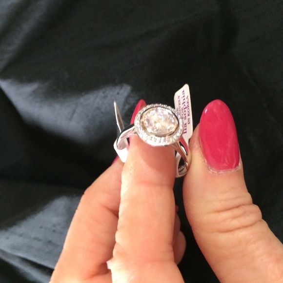 2/20 NWT Lia Sophia Showdown ring 9 - Picture 3 of 8